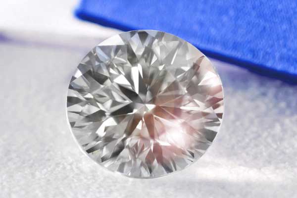 Loose lab created moissanite diamonds at Quorri Canada