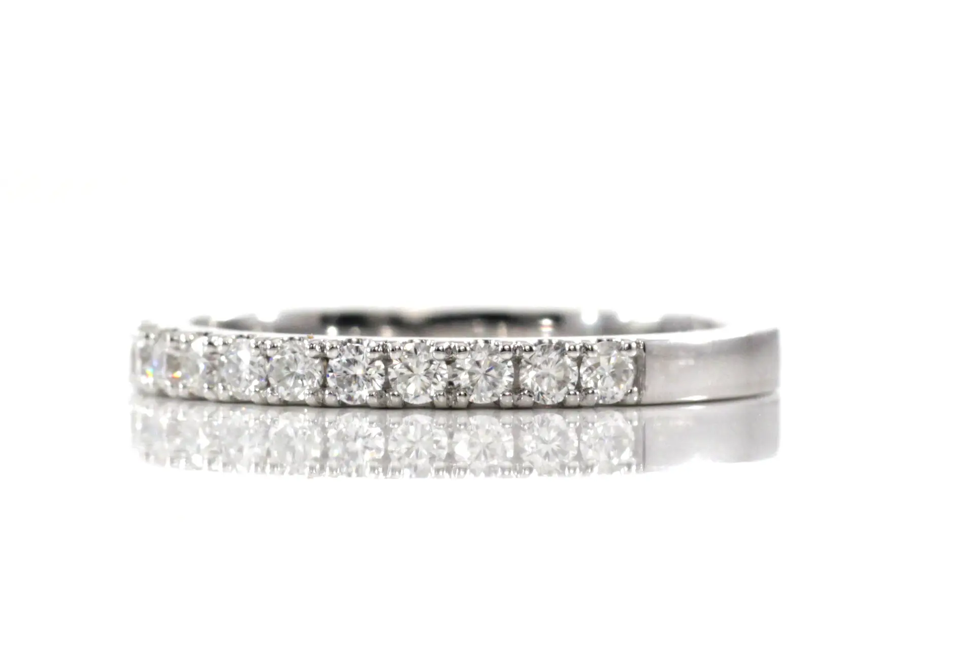 affordable 18k white gold round lab diamond scalloped wedding band Quorri Canada