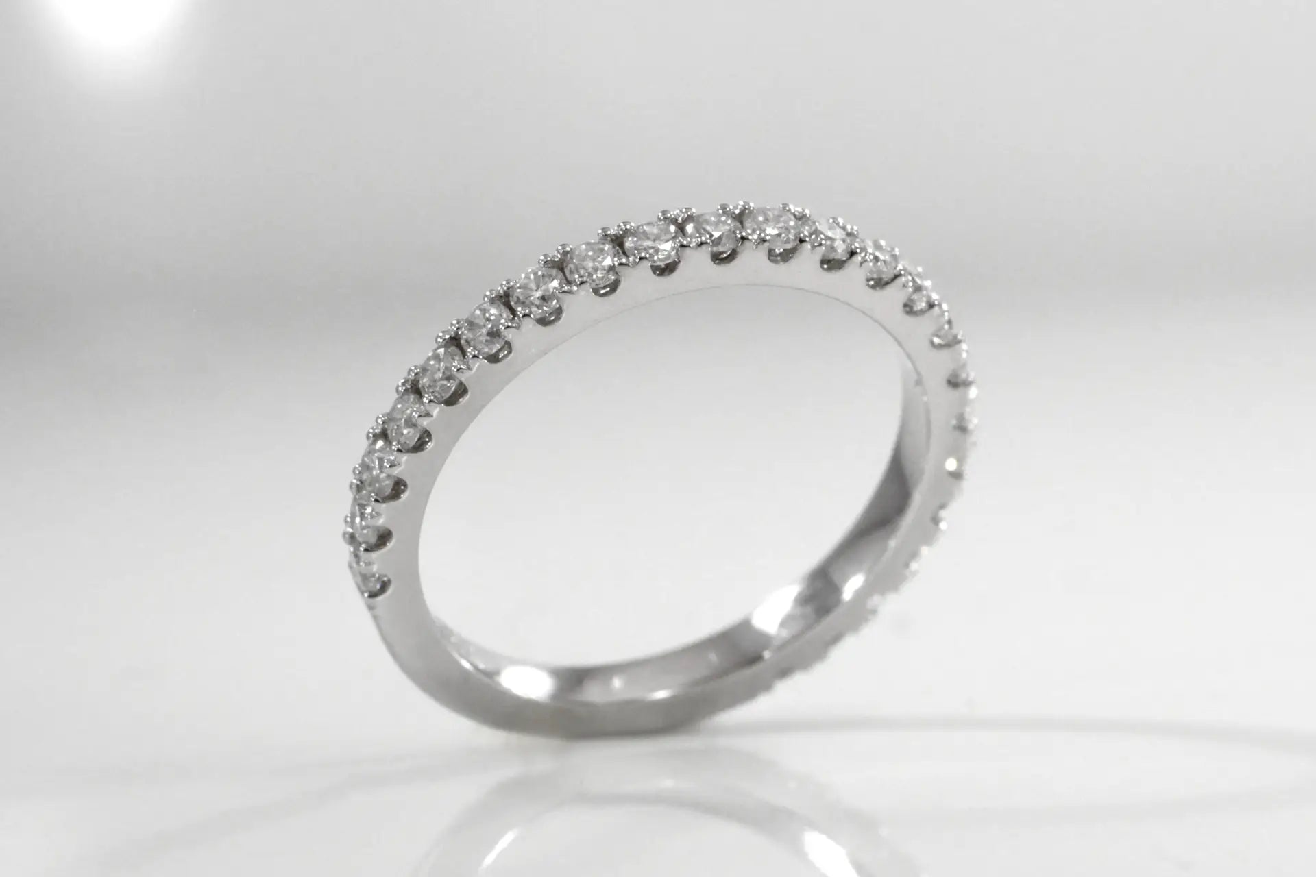 affordable 14k white gold round lab diamond scalloped wedding band Quorri