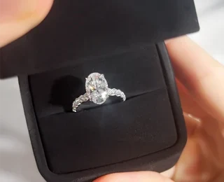 Quorri offers lab diamonds and engagement rings with lifetime guarantee and free shipping